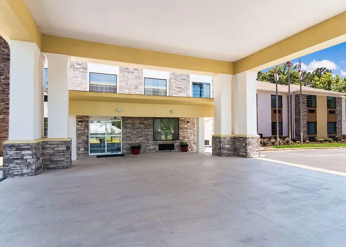 Hotel near College: Comfort Suites Eufaula North