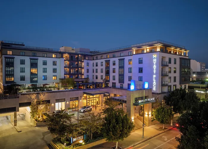 Hotel with pool: Hyatt Place Pasadena