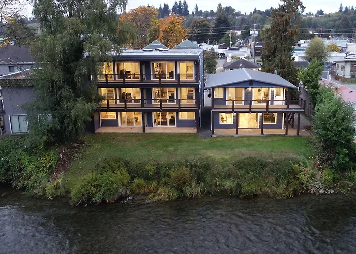 3 star hotels Chateau Riverside