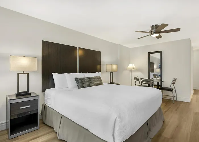 Resort: Best Western Pier Point Inn