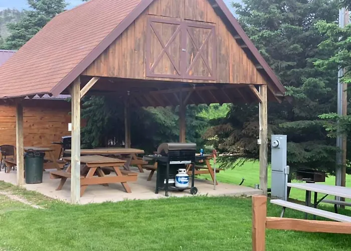 Luxury hotel only: Spring Creek Inn