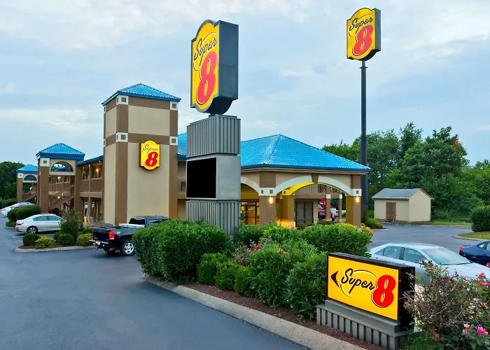 Pet Friendly hotel: Super 8 By Wyndham Franklin Hwy 31