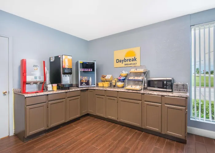 Days Inn & Suites By Wyndham Wichita East