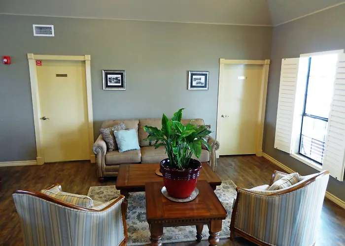 Kenedy Inn And Suites