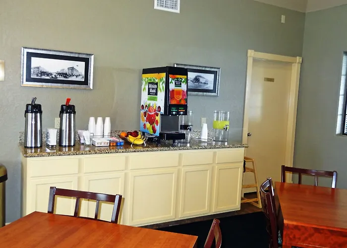 Kenedy Inn And Suites