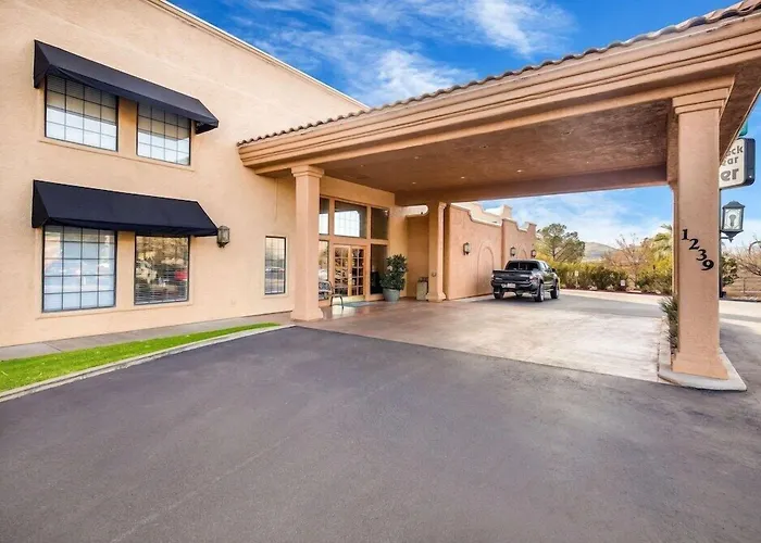 Pet Friendly hotel: Clarion Suites St George - Convention Center Area