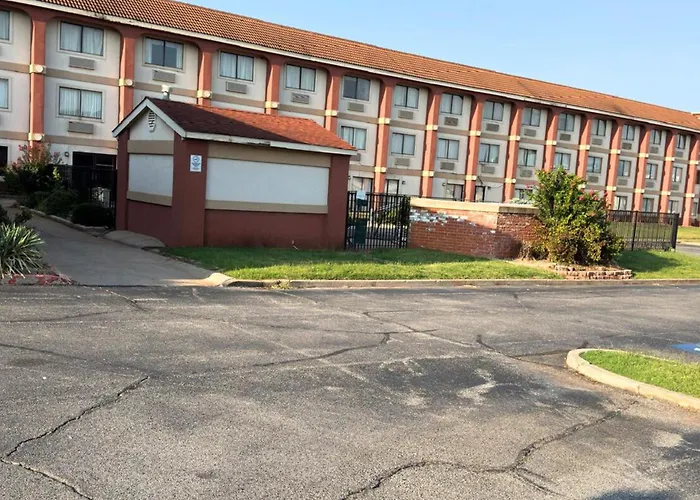 Family Hotel: Broadway Inn & Suites Okc