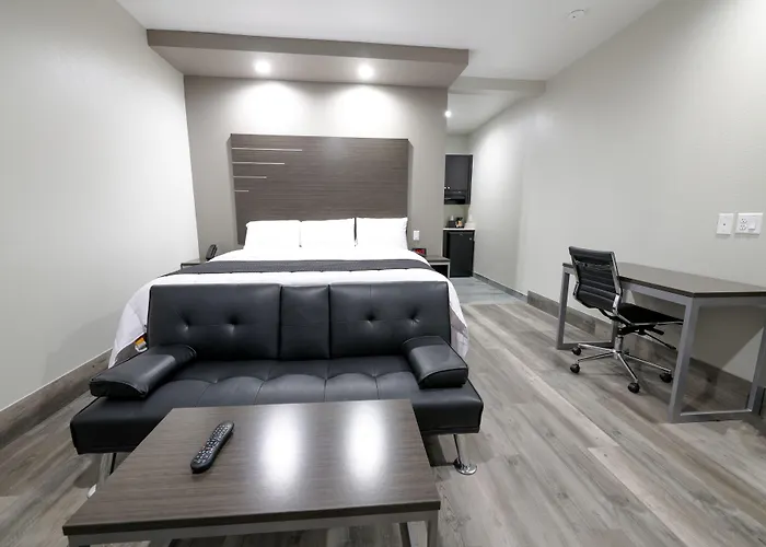 Luxury hotel only: Crystal Inn