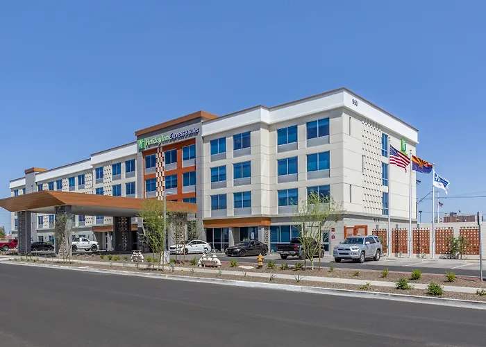 Jacuzzi hotel: Holiday Inn Express & Suites - Phoenix Dwtn - State Capitol By Ihg