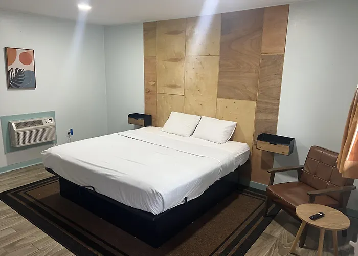 Cheap hotels Inn On 17