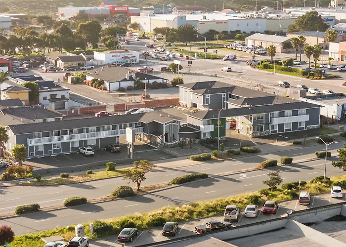 Pet Friendly hotel: Gateway Lodge