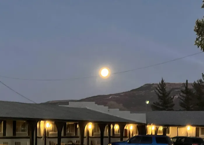 Hotel near College: Rodeway Inn & Suites