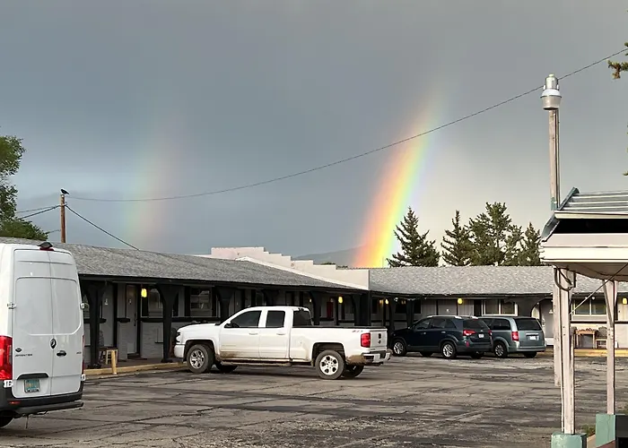 Hotel near College: Rodeway Inn & Suites