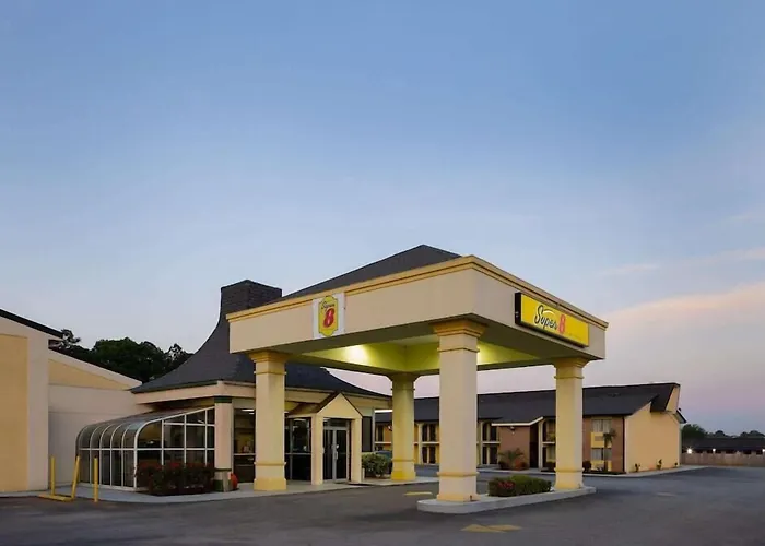 Family Hotel: Super 8 By Wyndham Mcdonough Ga