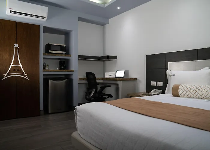 Cheap hotel: Hotel Eiffel