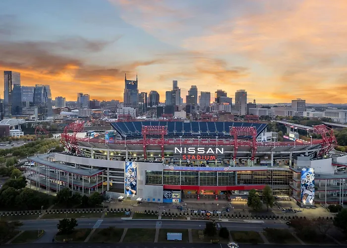 3 star hotels La Quinta Inn & Suites By Wyndham Nashville Downtown Stadium