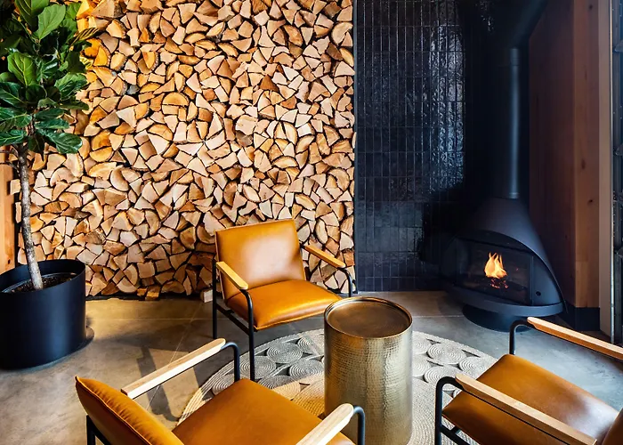 Central hotel: Kinship Landing