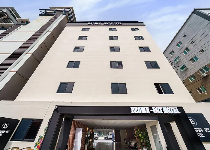 Brown-Dot Hotel Geomdan