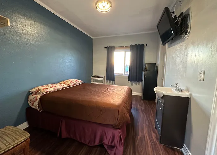 Unity Hotel - No Parking & Rooms Are Upstairs