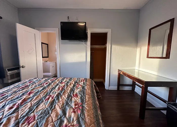 Unity Hotel - No Parking & Rooms Are Upstairs
