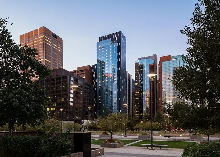 Pet Friendly hotel: Courtyard By Marriott Calgary Downtown