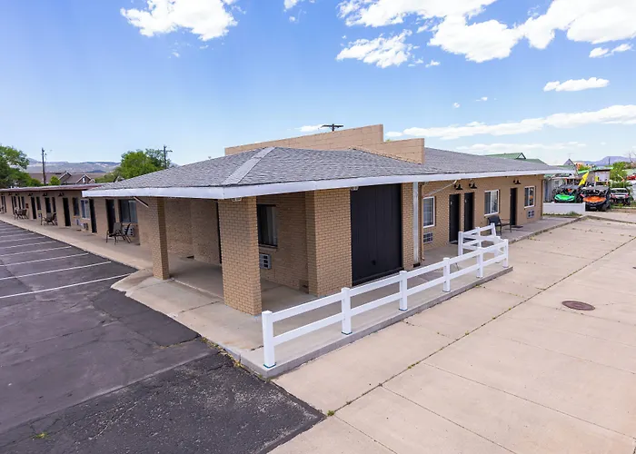 Hotel: The Golden Spur Hotel