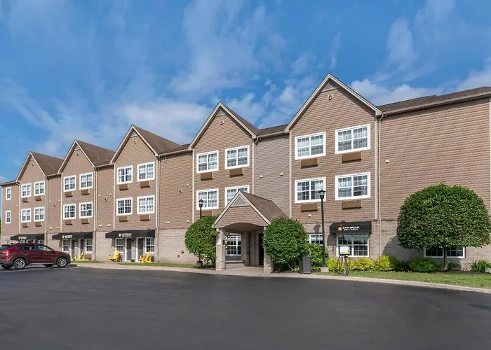Hotel with pool: Quality Inn & Suites Quispamsis