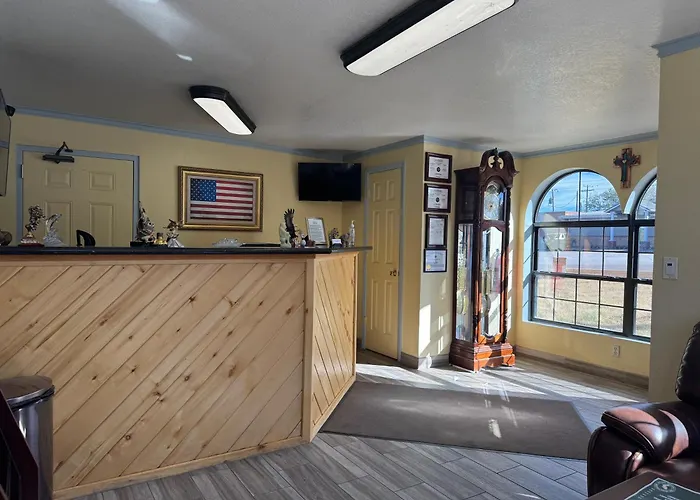 Cheap hotel: The Kc Motel Show Low