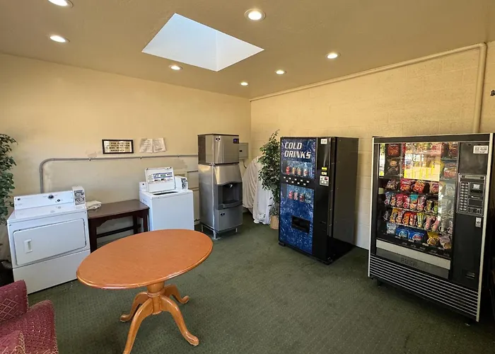 Cheap hotel: The Kc Motel Show Low