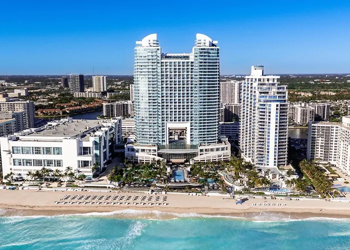Waterpark hotel: The Diplomat Beach Resort Hollywood, Curio Collection By Hilton