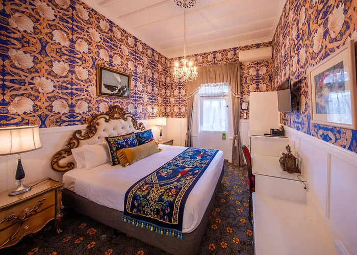 Luxury hotel only: Prince'S Gate Hotel