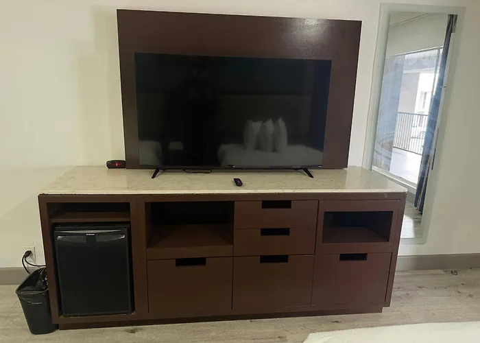 Dtlv, A Baymont By Wyndham