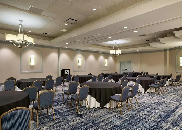 Central hotel: Marriott Columbia
