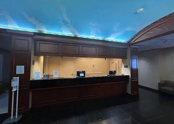 Cheap hotel: Best Western Chocolate Inn At The Park