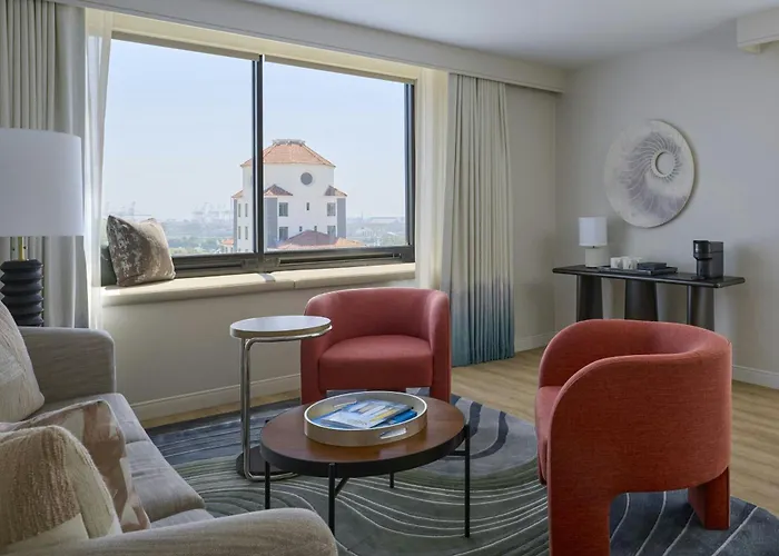 Pet Friendly hotel: Marriott Long Beach Downtown