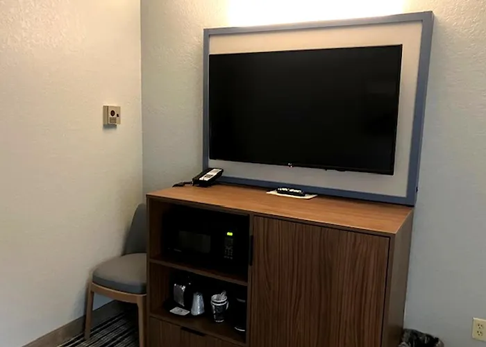 Cheap hotel: Americinn By Wyndham Dickinson