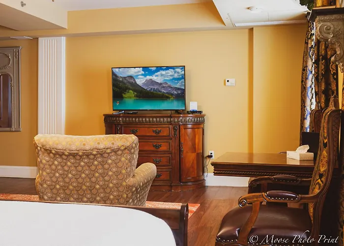 Luxury hotel only: Grant Hall Hotel
