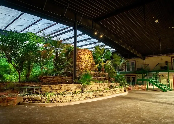 Family Garden Inn & Suites