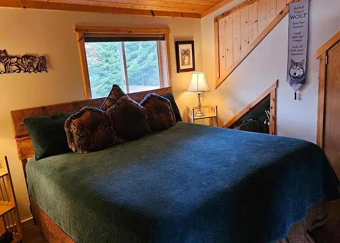 B&B only: Resurrection Lodge On The Bay