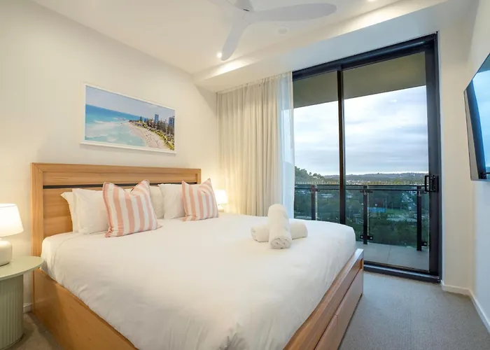 Hotels Close to Airport Iconic Kirra Beach