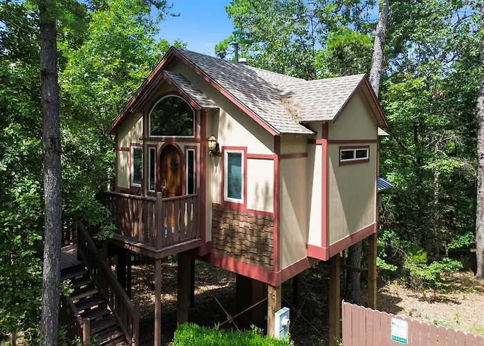 Grand Treehouse Resort