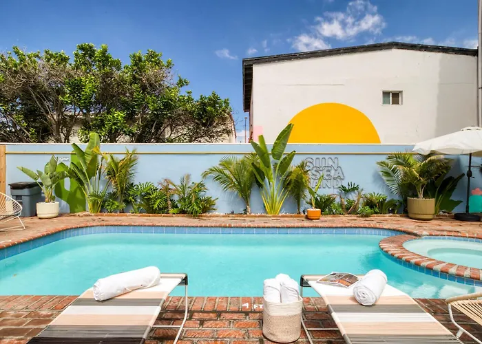 Hotel: Beach House By Uliv