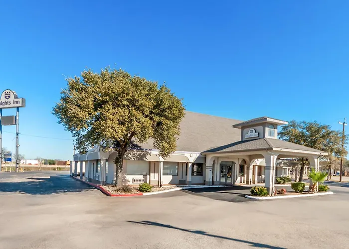 Knights Inn San Antonio Near Frost Bank Center