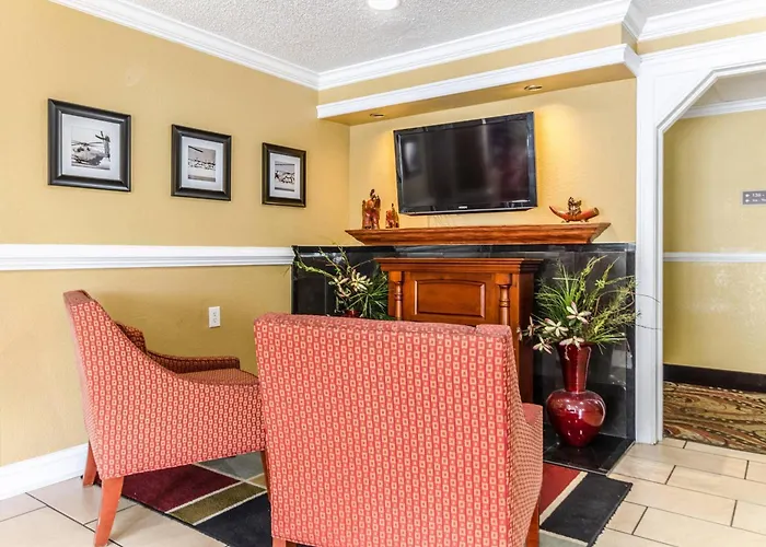 Family Hotel: Rodeway Inn & Suites Jacksonville Near Camp Lejeune