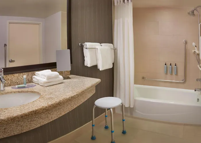 Courtyard By Marriott Kingston Highway 401