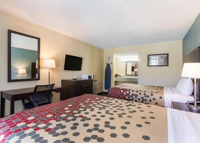Cabin: Econo Lodge Gallatin - Metro Nashville
