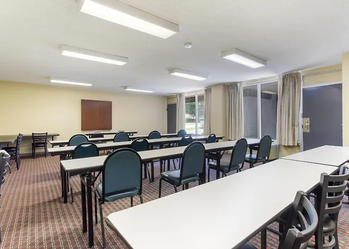 Cabin: Econo Lodge Gallatin - Metro Nashville