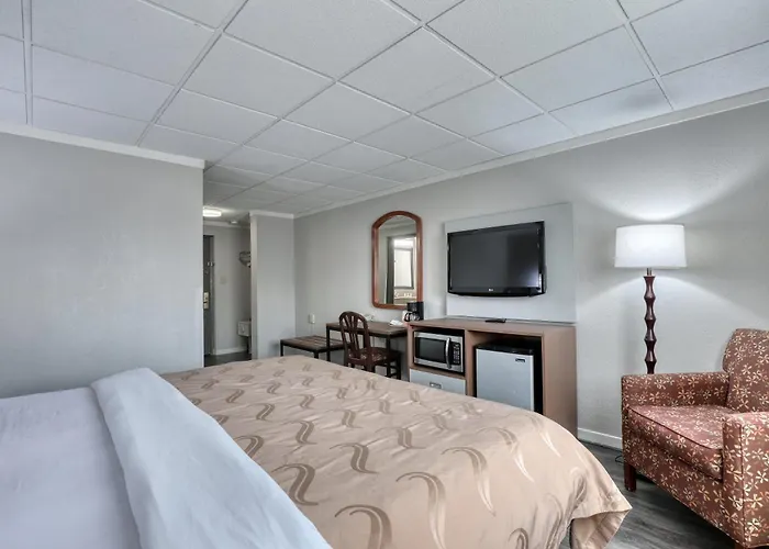 Family resorts Quality Inn & Suites Green Bay Downtown