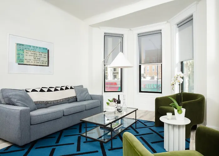 The Neighborhood Hotel Lincoln Park
