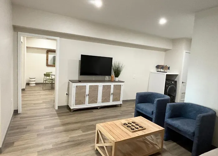 Luxury hotel only: Seaport Suites